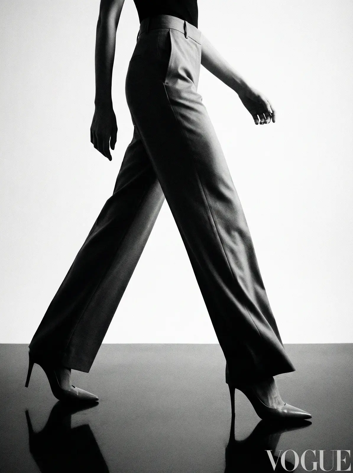 澳门永利官网 大长腿 设计师长裤高跟鞋影像